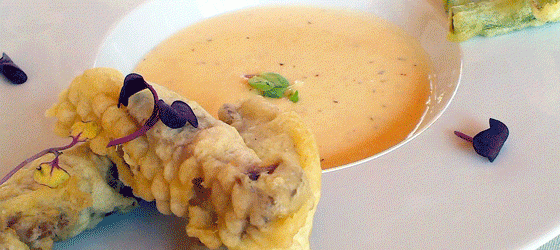 Buñuelos de presa ibérica con fondue de queso de cabra